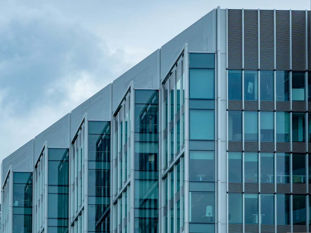 Curtain wall vs structural glazing - modern glass building facade